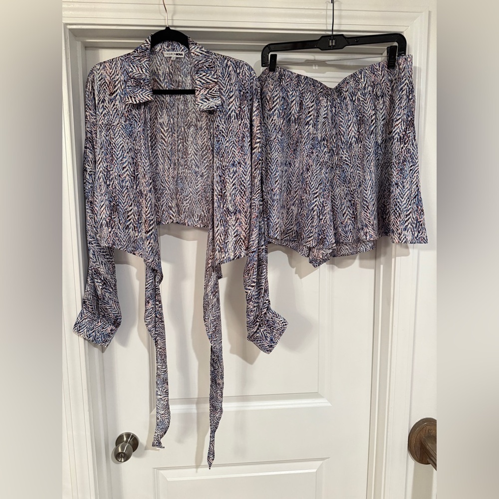 Stylish Blue Patterned Two-Piece Short Set - Picture 4 of 5